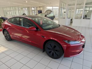 Wir kaufen ein Tesla Model 3 – Das beste Elektroauto 2026